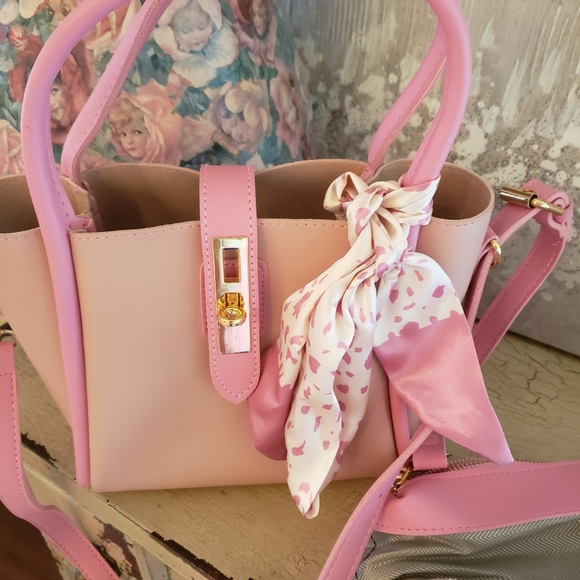 PRETTIEST PINK VEGAN LEATHER SCARF BAG WITH POUCH - Picture 3 of 7